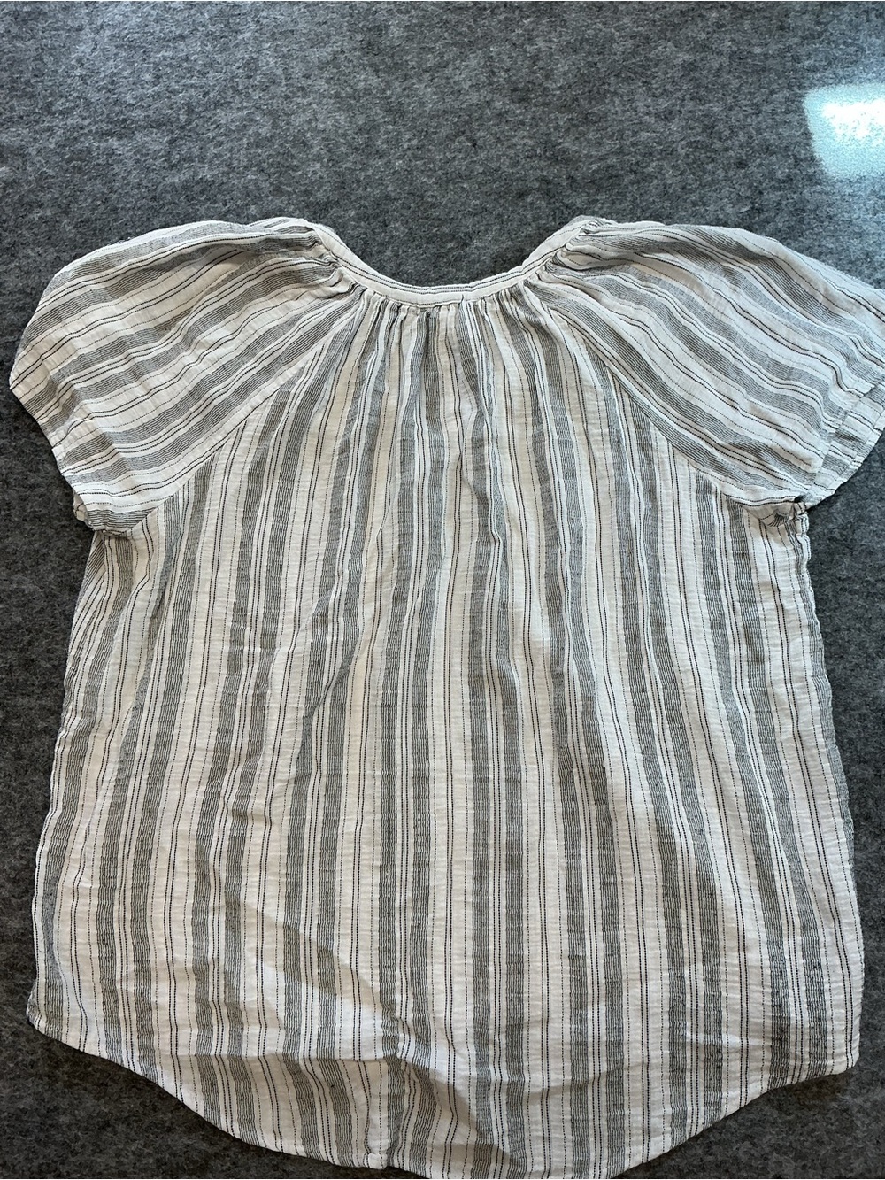 Joie 100% Linen Striped V-Neck Short Sleeve Women’s Top - White & Gray Size 2X - Picture 4 of 4